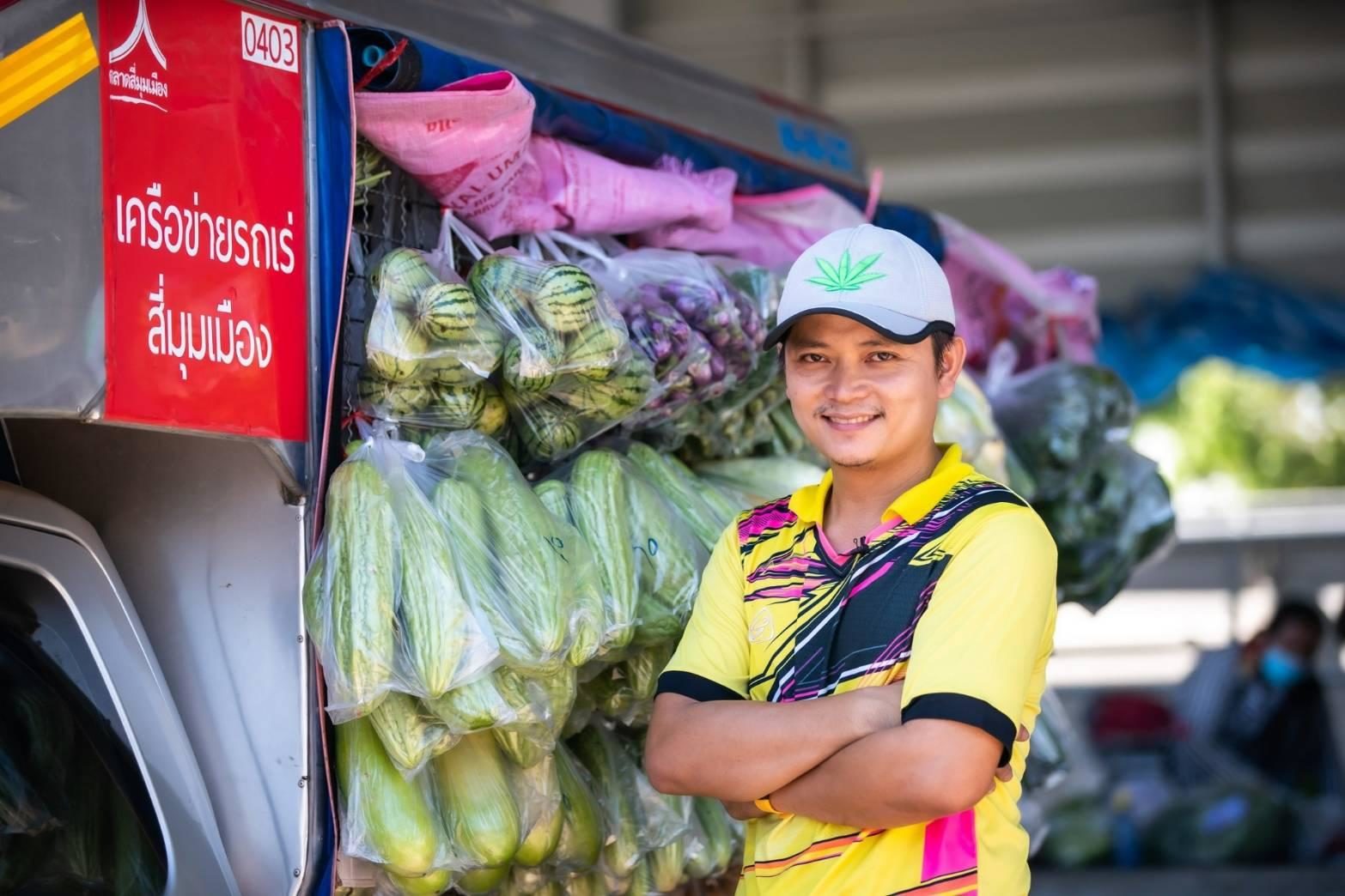 “จีระศักดิ์ รถเร่” ตลาดสี่มุมเมือง พลิกชีวิตจากลูกจ้างเอกชน สู่เถ้าแก่เงินแสนใน 4 ปี