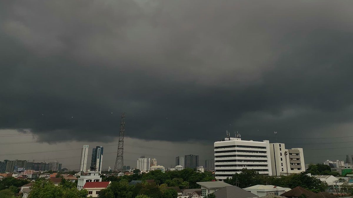 ฝนตกหนักบางแห่ง
