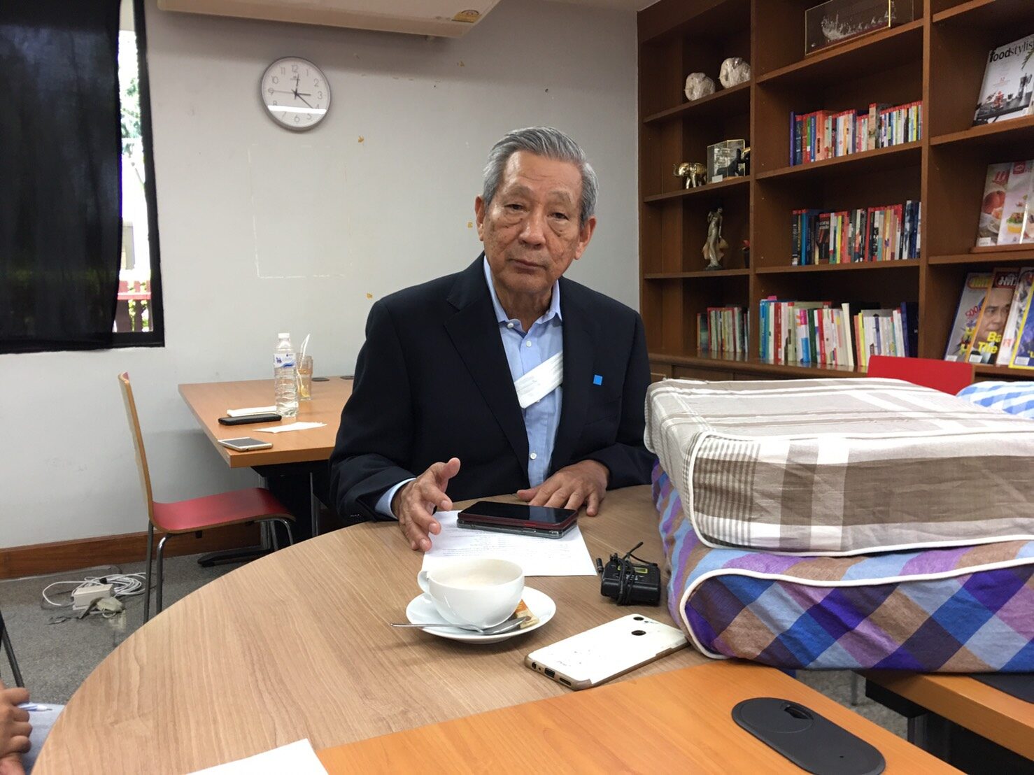 นายพินิจ จารุสมบัติ อดีตรองนายกรัฐมนตรี และประธานสภาวัฒนธรรมไทย-จีนและส่งเสริมความสัมพันธ์ ในฐานะที่ปรึกษาด้านการตลาดของชุมนุมสหกรณ์กองทุนสวนยางจังหวัดบึงกาฬ