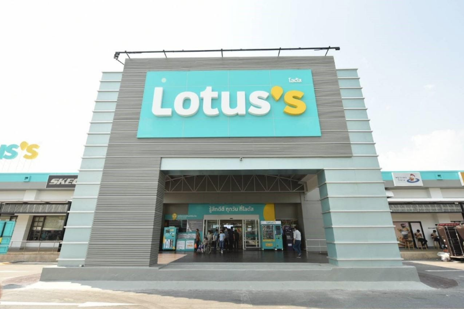โลตัส จับมือ กระทรวงพาณิชย์ ขยายผลโครงการ “ตลาดนัด SME ไทย ถูกใจมหาชน” ขยายผลผู้ประกอบการ “OTOP Select” และผู้ประกอบการรายย่อยในชุมชนจำนวน 300 ราย สอดคล้องเงื่อนไขกรรมการ กขค ในการพัฒนา SME