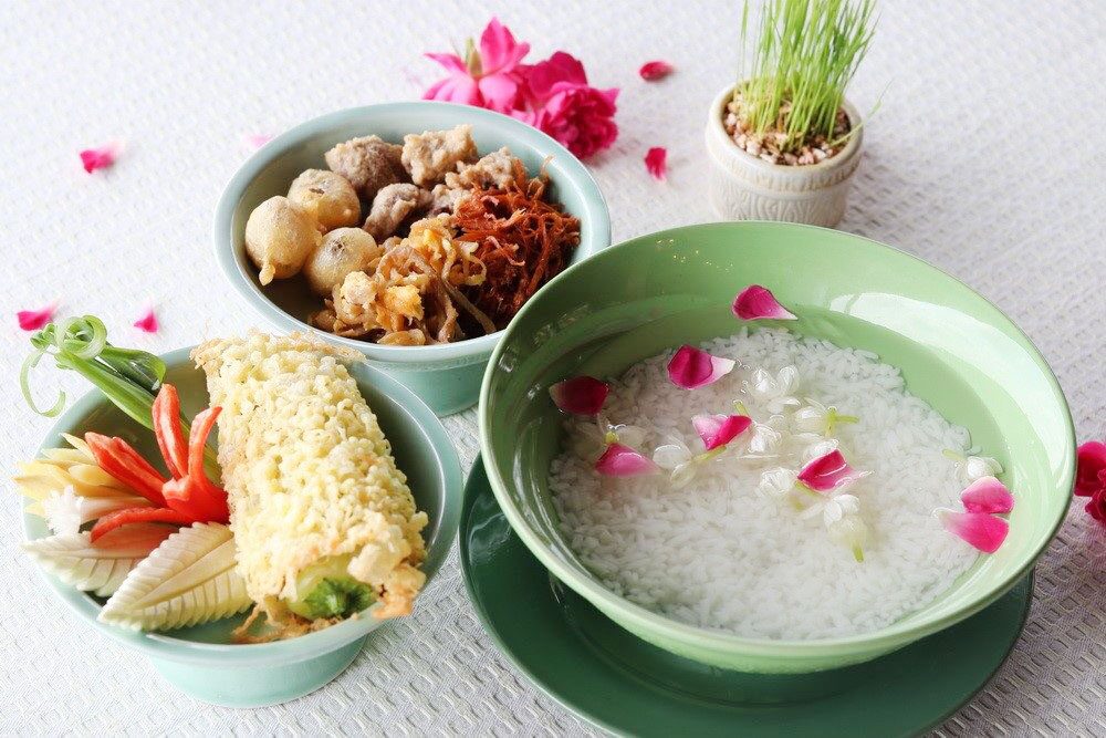 อากาศร้อนต้องกิน ข้าวแช่ สูตรต้นตำรับชาววัง ครบรสทั้งคาวหวาน