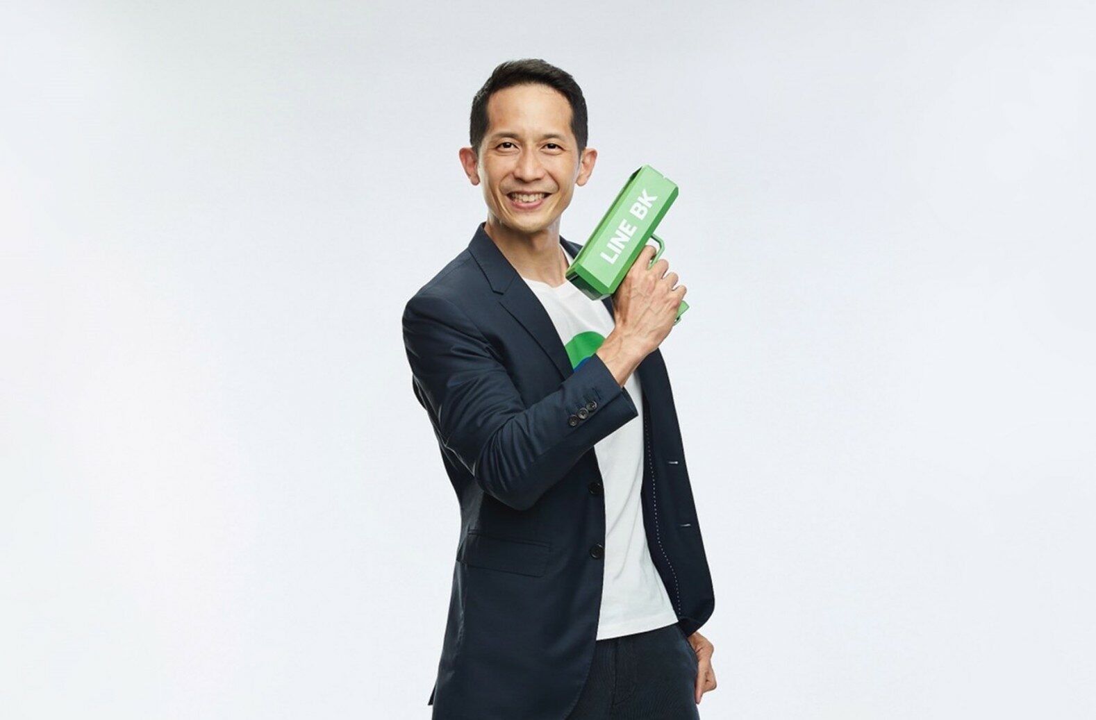 นายธนา โพธิกำจร ประธานเจ้าหน้าที่บริหาร บริษัท กสิกร ไลน์ จำกัด หรือ LINE BK