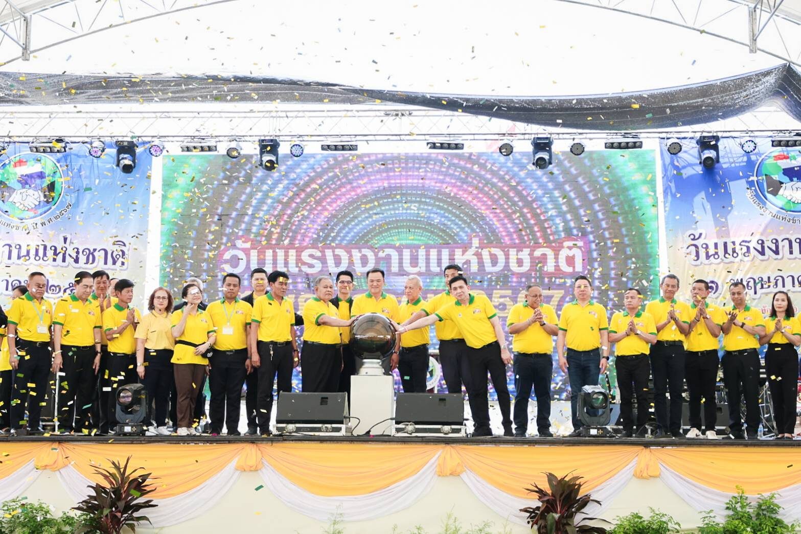 แรงงานเฮ! ประกาศขึ้นค่าจ้าง 400 บาท เท่ากันทั่วประเทศ มีผล 1 ต.ค.นี้