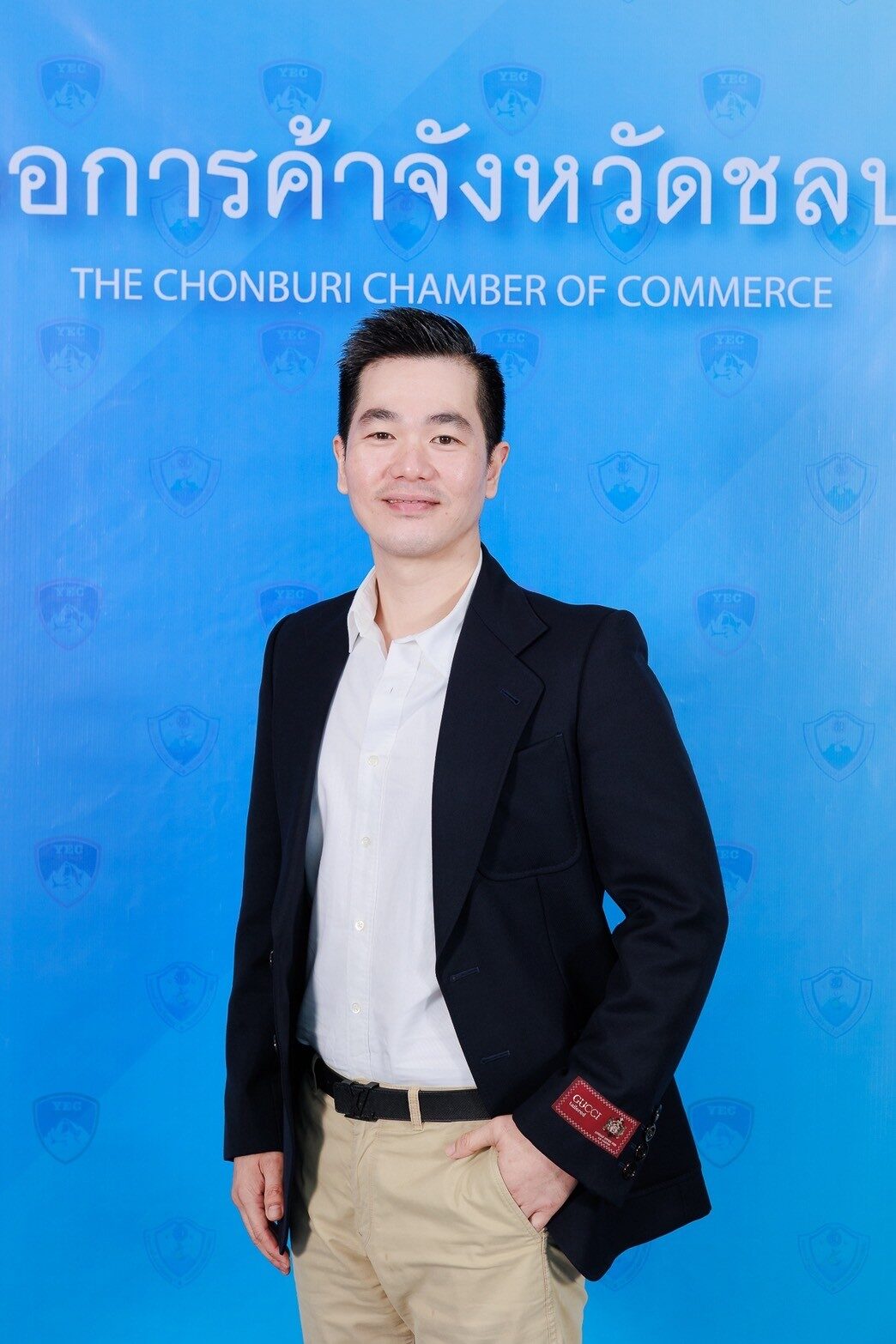 นายธีรินทร์ ธัญญวัฒนกุล ประธานกิตติมศักดิ์หอการค้าจังหวัดชลบุรี 