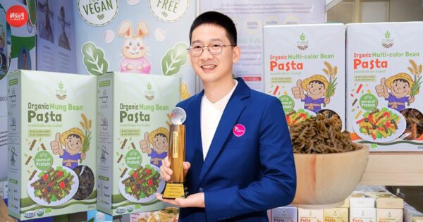 ยกระดับถั่วพื้นบ้านสู่ซูเปอร์ฟู้ด “พาสต้าถั่วเขียวออร์แกนิก” จาก SMEs ไทย ที่รับซื้อผลผลิตปีละ 30 ตัน สร้างรายได้ให้เกษตรกรในจังหวัดบ้านเกิดปีละ 6 ล้านบาท!