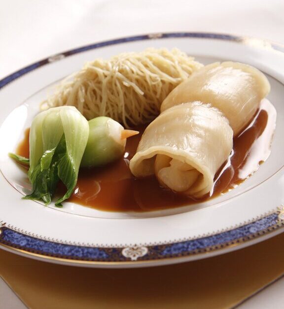บะหมี่กระเพาะปลาสดซอสเป๋าฮื้อ