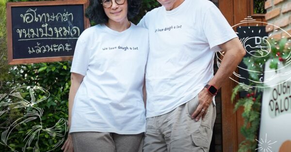เปิดคาเฟ่ขนมปังในบ้าน “Dough A Lot” ความสุขหลังเกษียณของคู่รักวัยเก๋า ลูกค้าคิวยาวถึงหน้าบ้าน