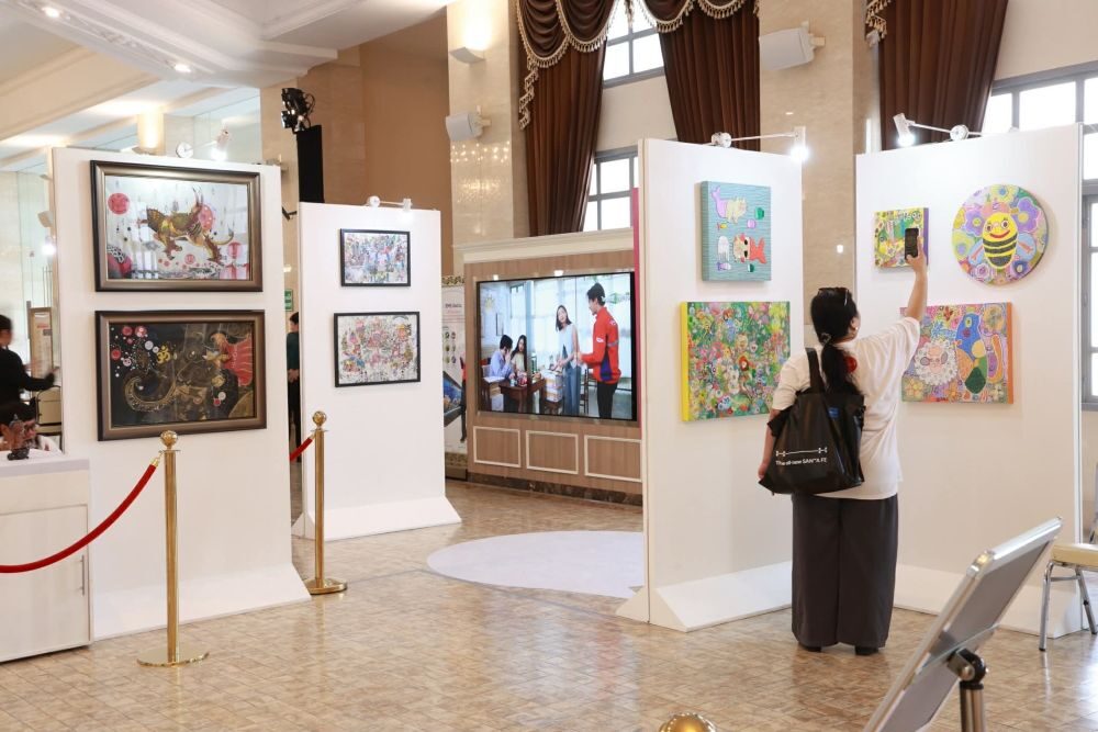 นิทรรศการสุดสร้างสรรค์ “Art Speaks One Language ศิลปะภาษาเดียวกัน”