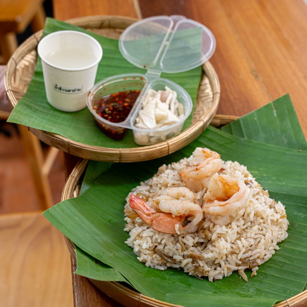 ข้าวขยำกุ้งผัดหอมแดง