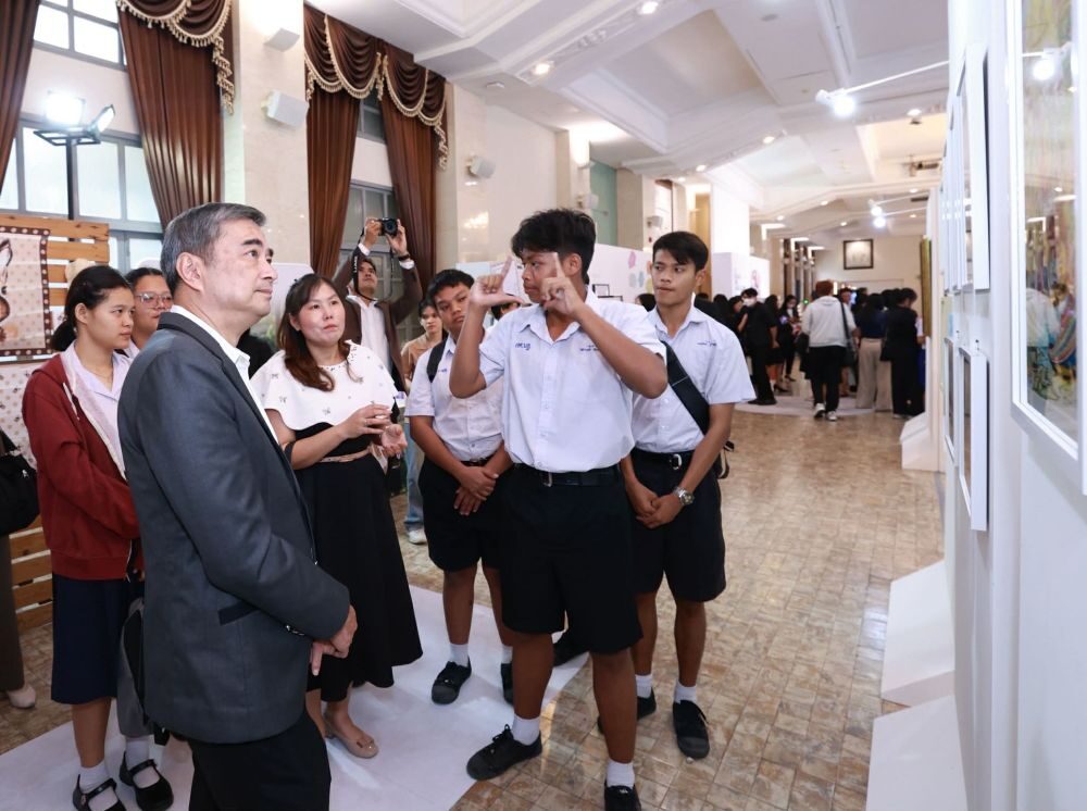 นิทรรศการสุดสร้างสรรค์ “Art Speaks One Language ศิลปะภาษาเดียวกัน”