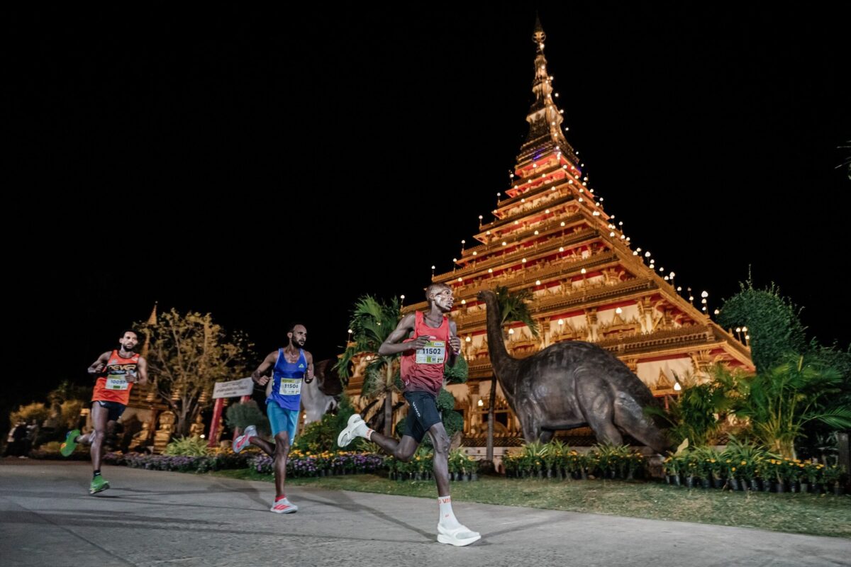 จาก Pain Point บนสนามมาราธอน สู่ "รองเท้าแตะวิ่งได้" นวัตกรรมไทยจากแดนอีสาน พิชิตใจนักวิ่งทั่วโลก กวาดรายได้กว่า 180 ล้าน