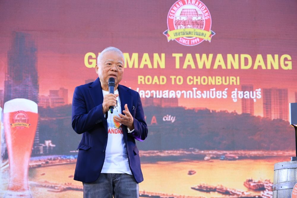 คุณเสถียร เสถียรธรรมะ ประธานเจ้าหน้าที่บริหารกลุ่มคาราบาว ผู้ก่อตั้งโรงเบียร์เยอรมันตะวันแดง และเบียร์คาราบาว-เบียร์ตะวันแดง  