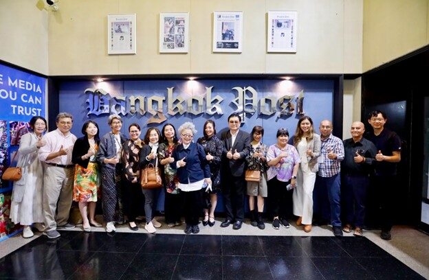 สุดเอ็กซ์คลูซีฟ! 8 นักเขียนหญิง ‘ชมนาดอินเตอร์’ บุกห้องข่าว-แบงก์กรุงเทพฯ