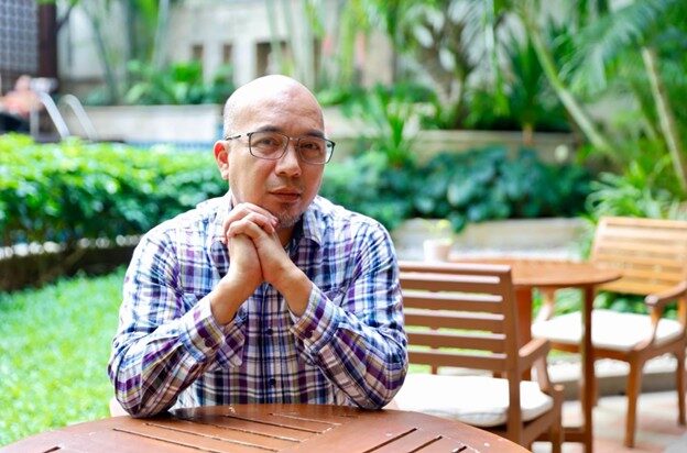 (Anthony Balisi คณะกรรมการ รางวัลชมนาดอินเตอร์ )