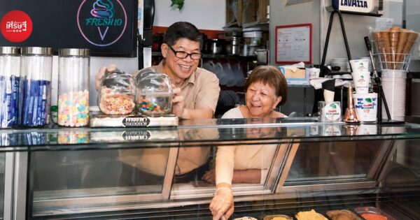 สองลุงป้าวัยเกษียณ บินมาเรียนทำไอศกรีมที่ไทย สู่เจ้าของ “Freshio Gelato” ร้านของหวานขวัญใจวัยรุ่นสิงคโปร์ 