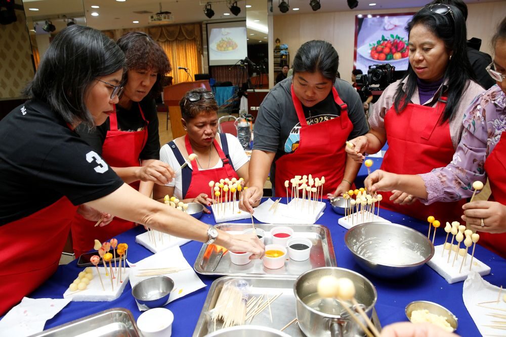 เทศบาลนครรังสิต จัดอบรมขนมไทยชาววัง สร้างอาชีพสู่ชุมชน