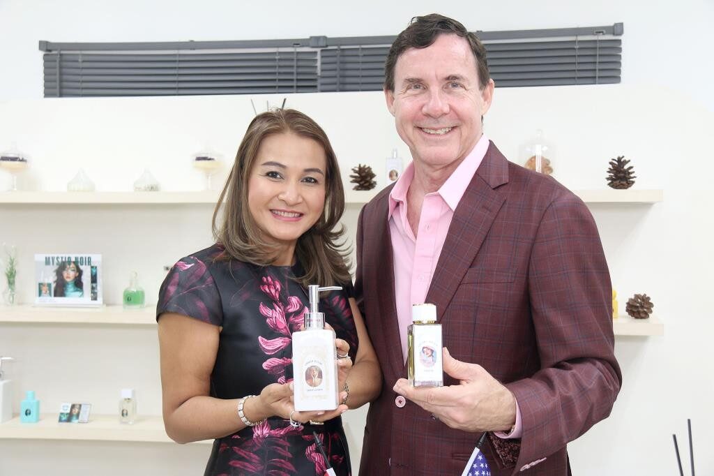 คุณนิ่ม-อักษรศิลป์ แก้วบุดดา ประธานผู้บริหาร บริษัท อเมอเอเชี่ยน เฟรเกร็นซ์ รีเสิร์ช จำกัด