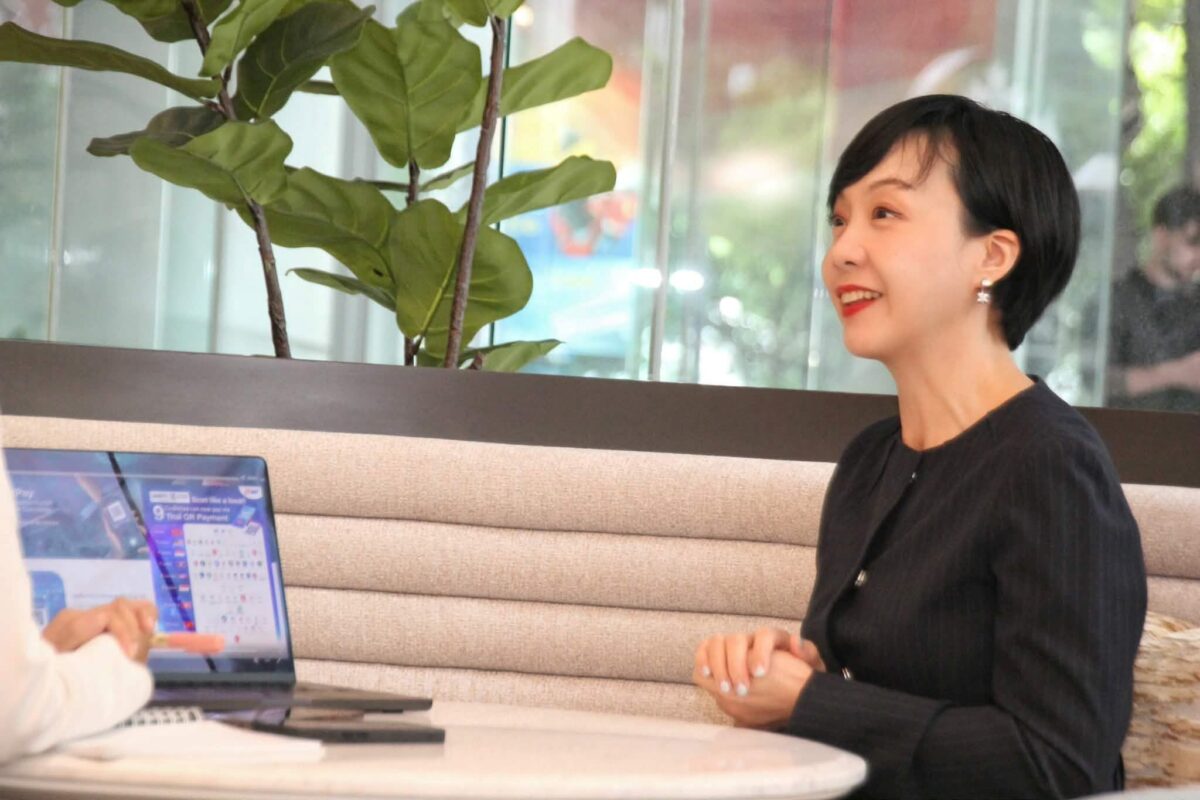 คุณเนาวรัตน์ กีรติเกษมสุข ผู้บริหารสูงสุดสายงานบริหารร้านค้าสมาชิก บริษัท บัตรกรุงไทย จำกัด (มหาชน) หรือ KTC