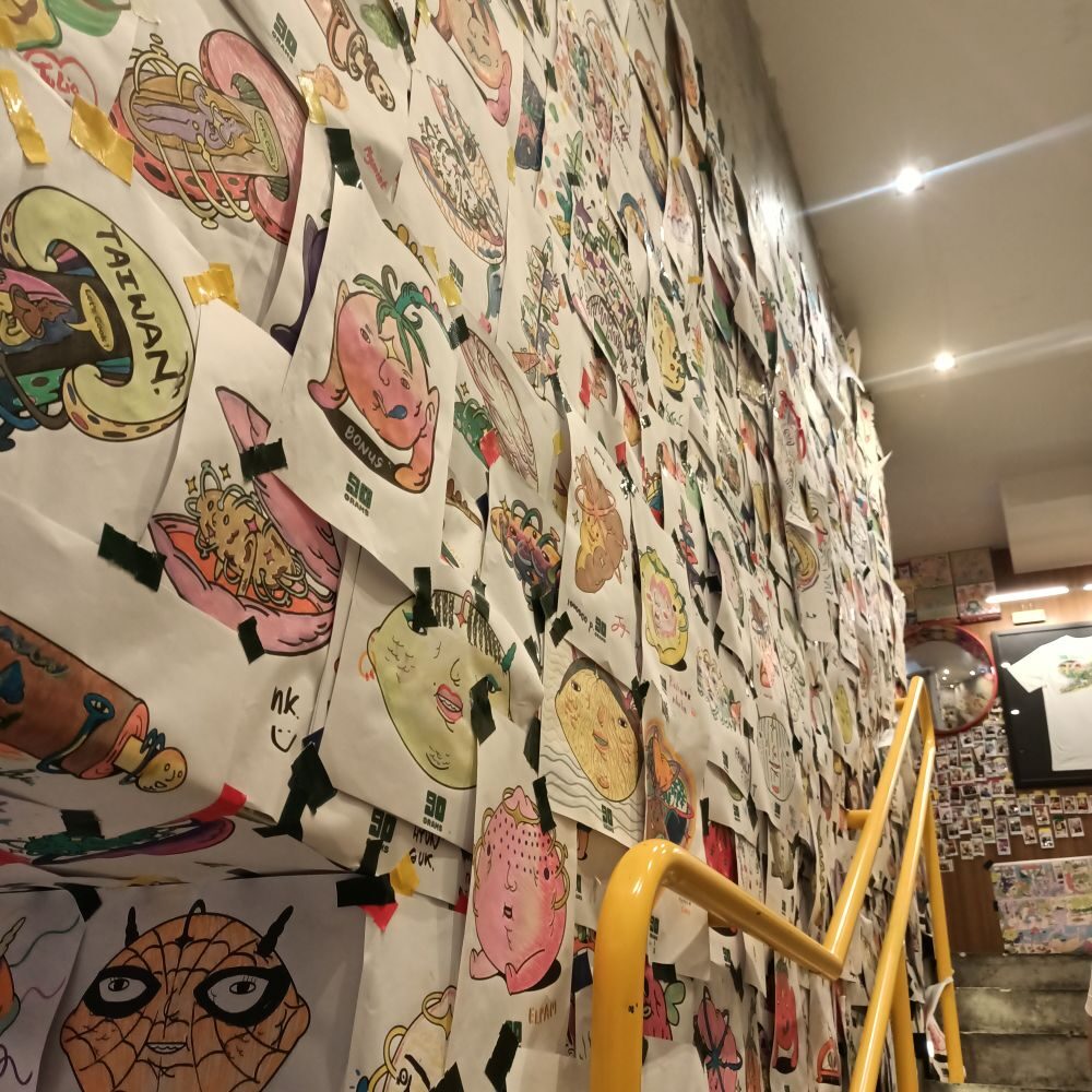 งานศิลปะในร้าน 90 Grams