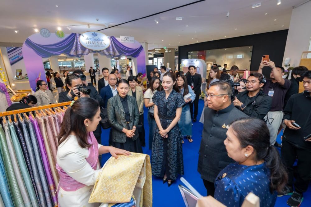 ที่ปรึกษา รมช.เกษตรฯ ธีระชัย เปิดงาน “หม่อนไหมสัญจร ครั้งที่ 3”