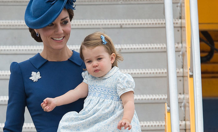 (L-R) Prince William, Duke of Cambridge, Prince George of Cambridge, Catherine, Duchess of Cambridge and Princess Charlotte of Cambridge arrive at 443 Maritime Helicopter Squadron base on September 24, 2016, in Victoria, British Columbia. The prince and his wife first visited Canada five years ago. This time they will take in the natural beauty of Canada's Pacific coast, heading as far north as the rugged Yukon territory, and will also meet with indigenous people. / AFP PHOTO / The Canadian Press / JONATHAN HAYWARD / RESTRICTED TO EDITORIAL USE - MANDATORY CREDIT "AFP PHOTO / HO/ The Canadian Press/ Jonathan HAYWARD" - NO MARKETING - NO ADVERTISING CAMPAIGNS - DISTRIBUTED AS A SERVICE TO CLIENTS
