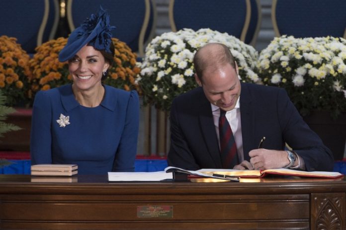 Catherine the Duchess of Cambridge (L) and Prince William the Duke of Cambridge sign the Canadian government's Golden Book at the Legislative Assembly in Victoria, British Columbia on September 24, 2016. The prince and his wife first visited Canada five years ago. This time they will take in the natural beauty of Canada's Pacific coast, heading as far north as the rugged Yukon territory, and will also meet with indigenous people. / AFP PHOTO / The Canadian Press / JONATHAN HAYWARD / RESTRICTED TO EDITORIAL USE - MANDATORY CREDIT "AFP PHOTO / HO/ The Canadian Press/ Jonathan HAYWARD" - NO MARKETING - NO ADVERTISING CAMPAIGNS - DISTRIBUTED AS A SERVICE TO CLIENTS