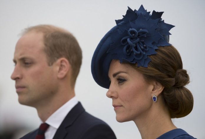 Catherine the Duchess of Cambridge (L) and Prince William the Duke of Cambridge speak to First Nations elders as they arrive at the Legislative Assembly in Victoria, British Columbia on September 24, 2016. The prince and his wife first visited Canada five years ago. This time they will take in the natural beauty of Canada's Pacific coast, heading as far north as the rugged Yukon territory, and will also meet with indigenous people. / AFP PHOTO / The Canadian Press / JONATHAN HAYWARD / RESTRICTED TO EDITORIAL USE - MANDATORY CREDIT "AFP PHOTO / HO/ The Canadian Press/ Jonathan HAYWARD" - NO MARKETING - NO ADVERTISING CAMPAIGNS - DISTRIBUTED AS A SERVICE TO CLIENTS