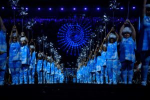 Dancers perform during the closing ceremony of the Rio 2016 Paralympic Games at the Maracana stadium in Rio de Janeiro on September 18, 2016. / AFP PHOTO / Yasuyoshi Chiba