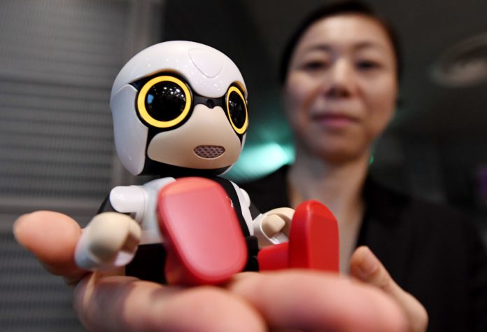 'Kirobo Mini' equipped with artificial intelligence and a built-in camera. / AFP PHOTO / TOSHIFUMI KITAMURA