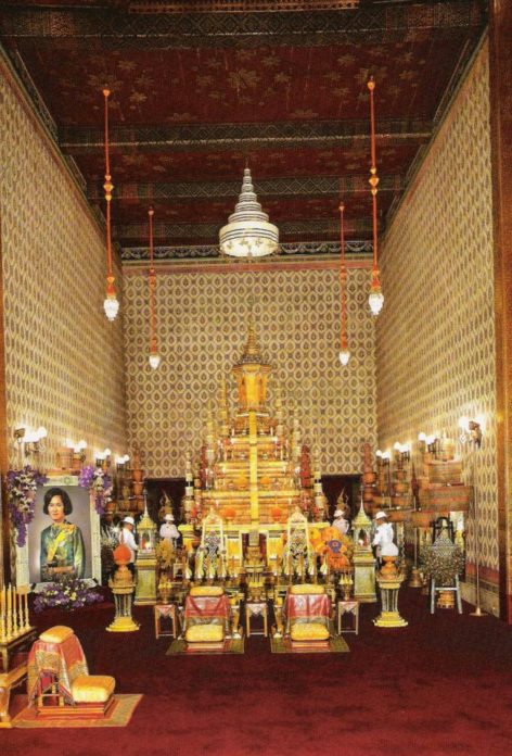 พระโกศทองใหญ่ ประกอบพระอิสริยยศของสมเด็จพระเจ้าพี่นางเธอ เจ้าฟ้ากัลยาณิวัฒนา กรมหลวงนราธิวาสราชนครินทร์