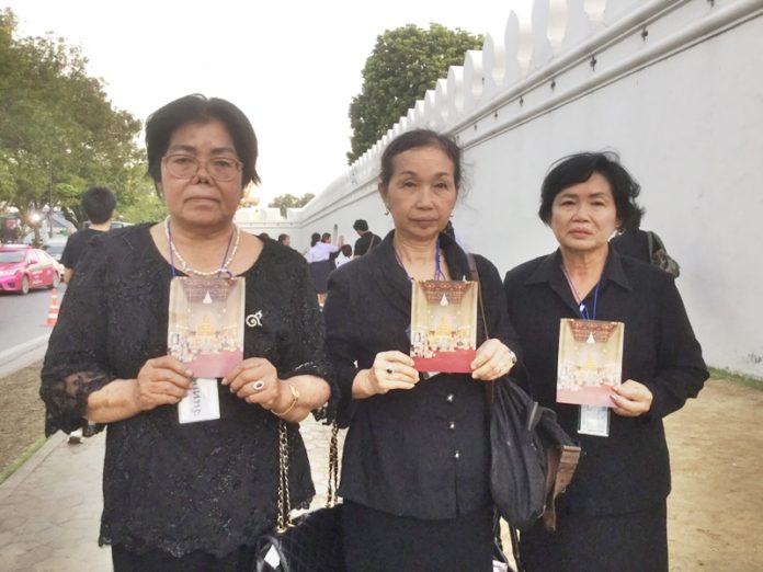 นางนาถนดา พุ่มสมบัติ นางสมจิตร วิสุทธิรัตน์ และนางมานะ เฉลิมพงษ์ ชาวจ.จันทบุรี