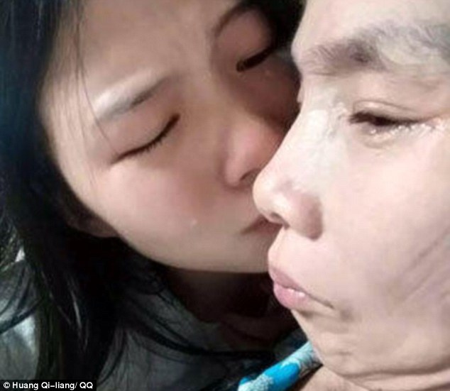 3a2b860800000578-3916094-cao_left_was_desperate_to_raise_funds_for_the_operation_of_her_m-m-9_1478612300194
