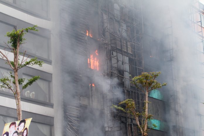 นาทีไฟไหม้เมื่อ 1 พ.ย. / AFP PHOTO / STR