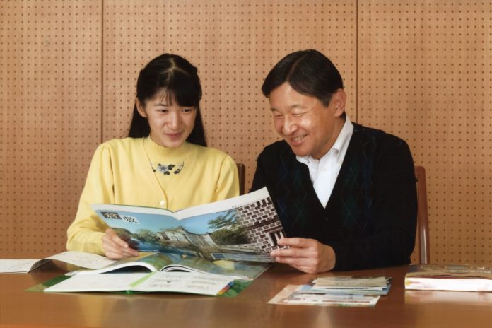 A handout photo taken on November 23, 2016 and released by the Imperial Household Agency of Japan shows Princess Aiko (L) talking with her father Crown Prince Naruhito about her school trip at Togu Palace in Tokyo. Princess Aiko celebrated her 15th birthday on December 1. / AFP PHOTO / The Imperial Household Agency of Japan / STRINGER / ---EDITORS NOTE--- RESTRICTED TO EDITORIAL USE - MANDATORY CREDIT "AFP PHOTO / IMPERIAL HOUSEHOLD AGENCY" - NO MARKETING NO ADVERTISING CAMPAIGNS - DISTRIBUTED AS A SERVICE TO CLIENTS