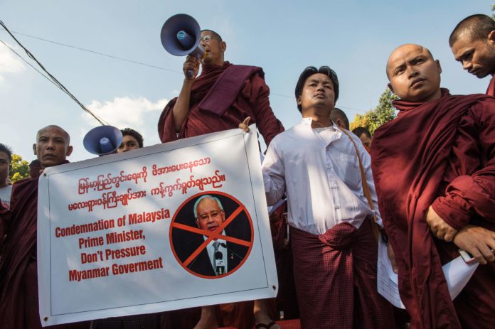 พระพม่าประท้วงรัฐบาลมาเลเซีย / AFP PHOTO / Romeo GACAD