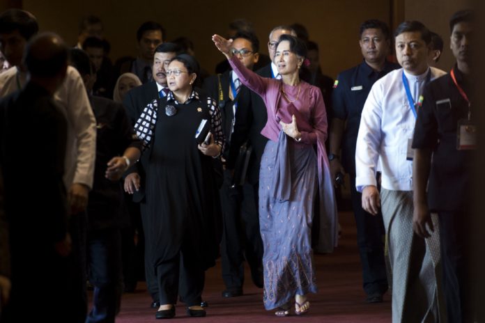 Indonesia's Foreign Minister Retno Marsudi (centre L) and Myanmar State Counselor and Foreign Minister Aung San Suu Kyi (centre R) attend the Association of Southeast Asian Nations (ASEAN) Foreign Ministers' meeting in Yangon on December 19, 2016. The fate of Myanmar's Rohingya Muslim minority took centre stage on December 19 as regional ministers held crisis talks over a security crackdown that has drawn rare criticism from neighbouring nations. / AFP PHOTO / YE AUNG THU
