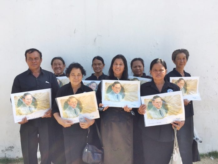 นางสอน โสมพันธุ์ และเพื่อนเกษตรกร