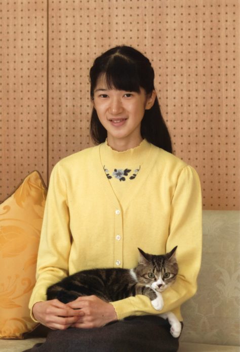 A handout photo taken on November 23, 2016 and released by the Imperial Household Agency of Japan shows Princess Aiko posing for a photo at Togu Palace in Tokyo. Princess Aiko celebrated her 15th birthday on December 1. / AFP PHOTO / The Imperial Household Agency of Japan / STRINGER / ---EDITORS NOTE--- RESTRICTED TO EDITORIAL USE - MANDATORY CREDIT "AFP PHOTO / IMPERIAL HOUSEHOLD AGENCY" - NO MARKETING NO ADVERTISING CAMPAIGNS - DISTRIBUTED AS A SERVICE TO CLIENTS