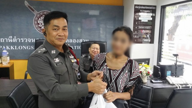 คดีพลิก!! นศ.สาวโดดสะพานสาทร ไม่ได้ฆ่าตัวตาย เรือโยงขับผ่านช่วยชีวิตทัน เข้าพบตร.แล้ว - ข่าวสด คดีพลิก!! นศ.สาวโดดสะพานสาทร ไม่ได้ฆ่าตัวตาย เรือโยงขับผ่านช่วยชีวิตทัน เข้าพบตร.แล้ว - ข่าวสด
