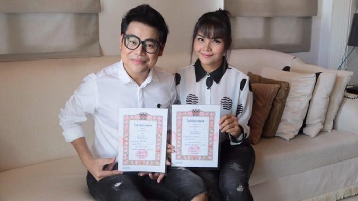 เพชร สหรัตน์ เพชร สหรัตน์ รับเป็นคนเจ้าชู้ แต่ไม่เคยนอกใจ ลั่นเสียดายอดีตภรรยา ตั๊กแตน