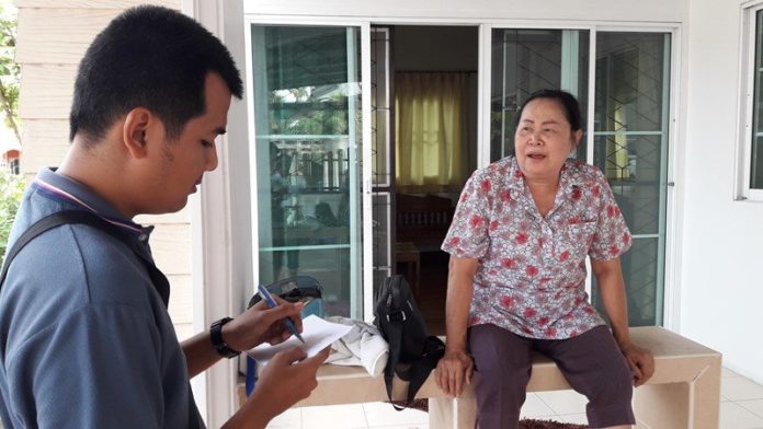 เข่าแทบทรุด