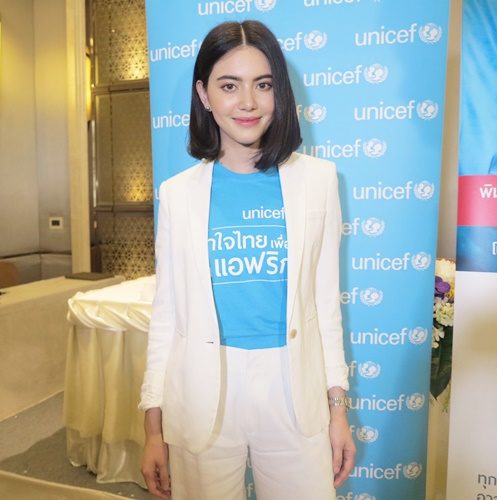 ใหม่ ดาวิกา ใหม่ ปลื้มแฟนพม่าต้อนรับอบอุ่น ยินดีจิ้น โป๊ป ขำผู้จัดการแต่งรูปเบี้ยว