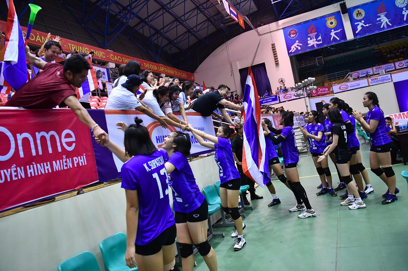 ตบสาวไทย