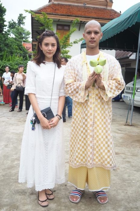 เขต ธาราเขต บวชทดแทนคุณพ่อแม่ ฤกษ์ดีตรงวันเกิด เพื่อนดาราร่วมอนุโมทนาบุญ