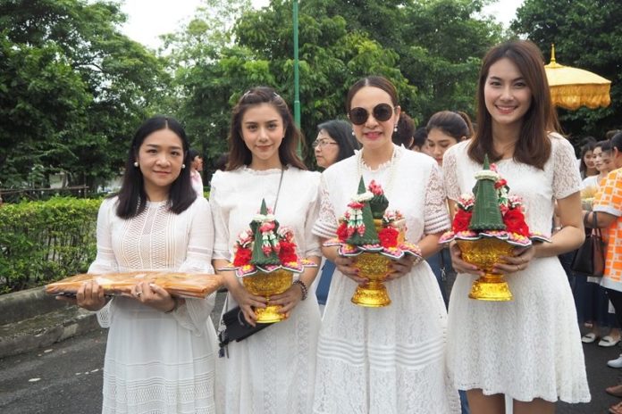 เขต ธาราเขต บวชทดแทนคุณพ่อแม่ ฤกษ์ดีตรงวันเกิด เพื่อนดาราร่วมอนุโมทนาบุญ