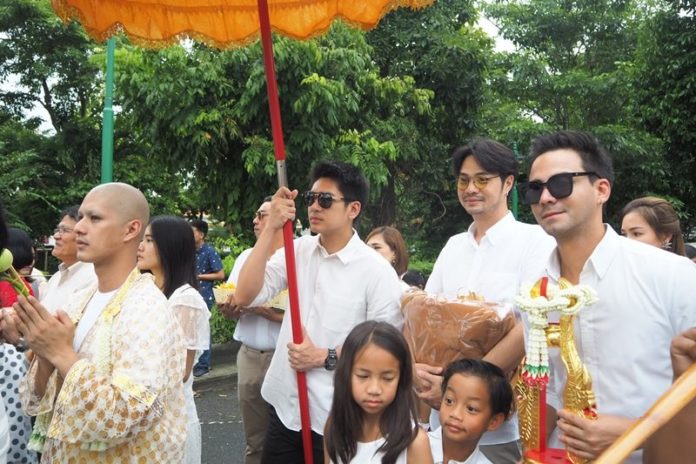 เขต ธาราเขต บวชทดแทนคุณพ่อแม่ ฤกษ์ดีตรงวันเกิด เพื่อนดาราร่วมอนุโมทนาบุญ