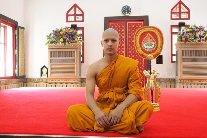 เขต ธาราเขต บวชทดแทนคุณพ่อแม่ ฤกษ์ดีตรงวันเกิด เพื่อนดาราร่วมอนุโมทนาบุญ