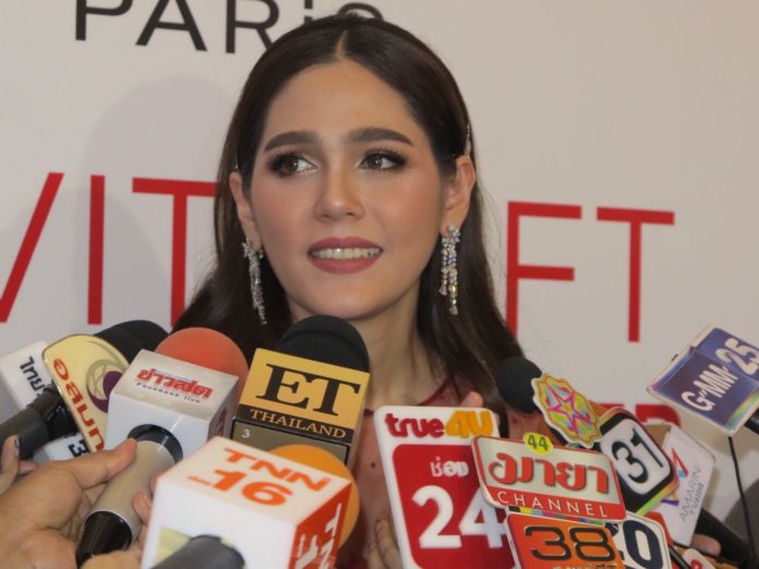 'ชมพู่ อารยา' หาเวลาสวีตสามี รับอยากมีลูกสาว รอ สายฟ้า-พายุ โต