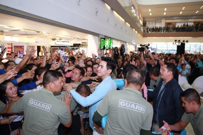 'โป๊ป' แจงภาพคู่สุดแนบชิด