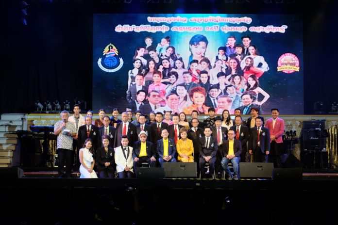 ‘สลักจิต” นำทัพ นักร้องลูกทุ่งขึ้นคอนเสิร์ต รำลึก 26 ปี พุ่มพวง ดวงจันทร์